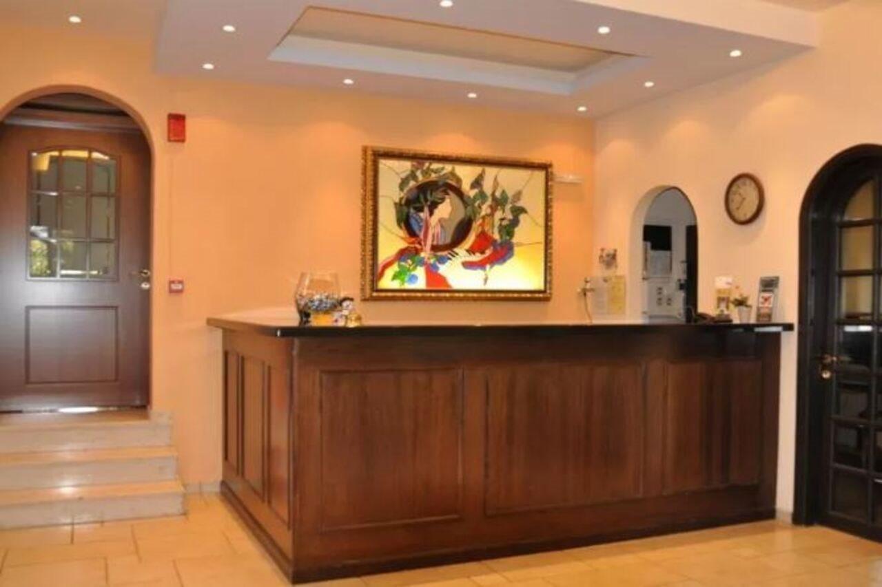 Hotel Chris Athena Bagian luar foto