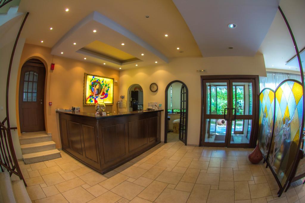 Hotel Chris Athena Bagian luar foto
