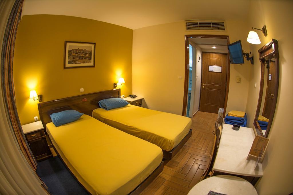 Hotel Chris Athena Ruang foto