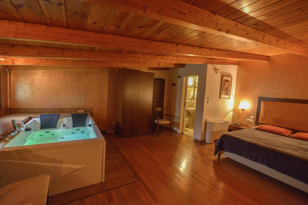Hotel Chris Athena Bagian luar foto