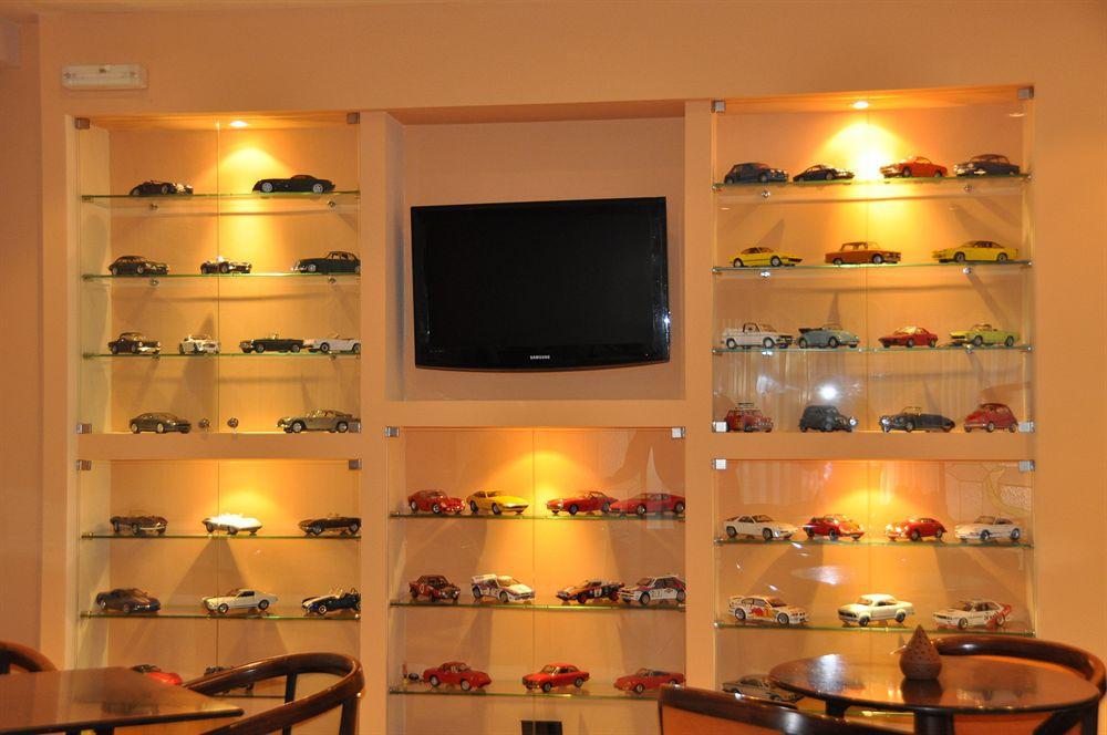 Hotel Chris Athena Bagian luar foto