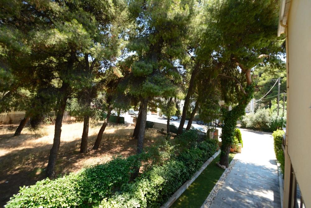 Hotel Chris Athena Bagian luar foto