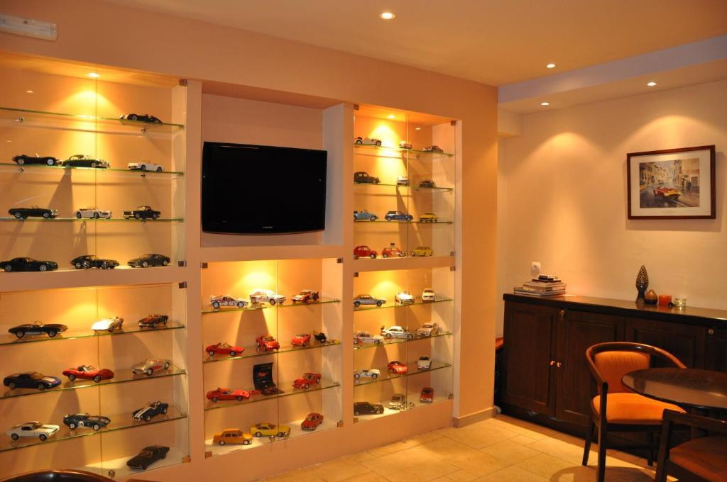 Hotel Chris Athena Bagian luar foto
