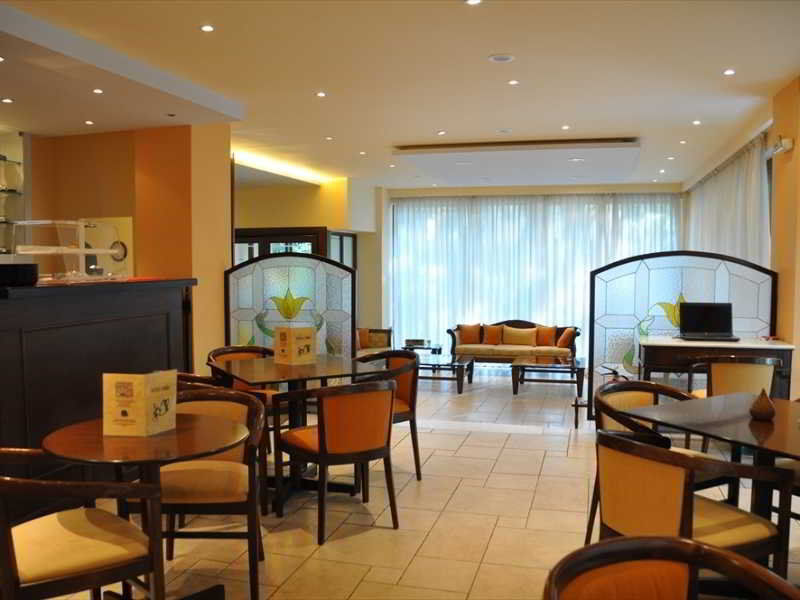 Hotel Chris Athena Bagian luar foto