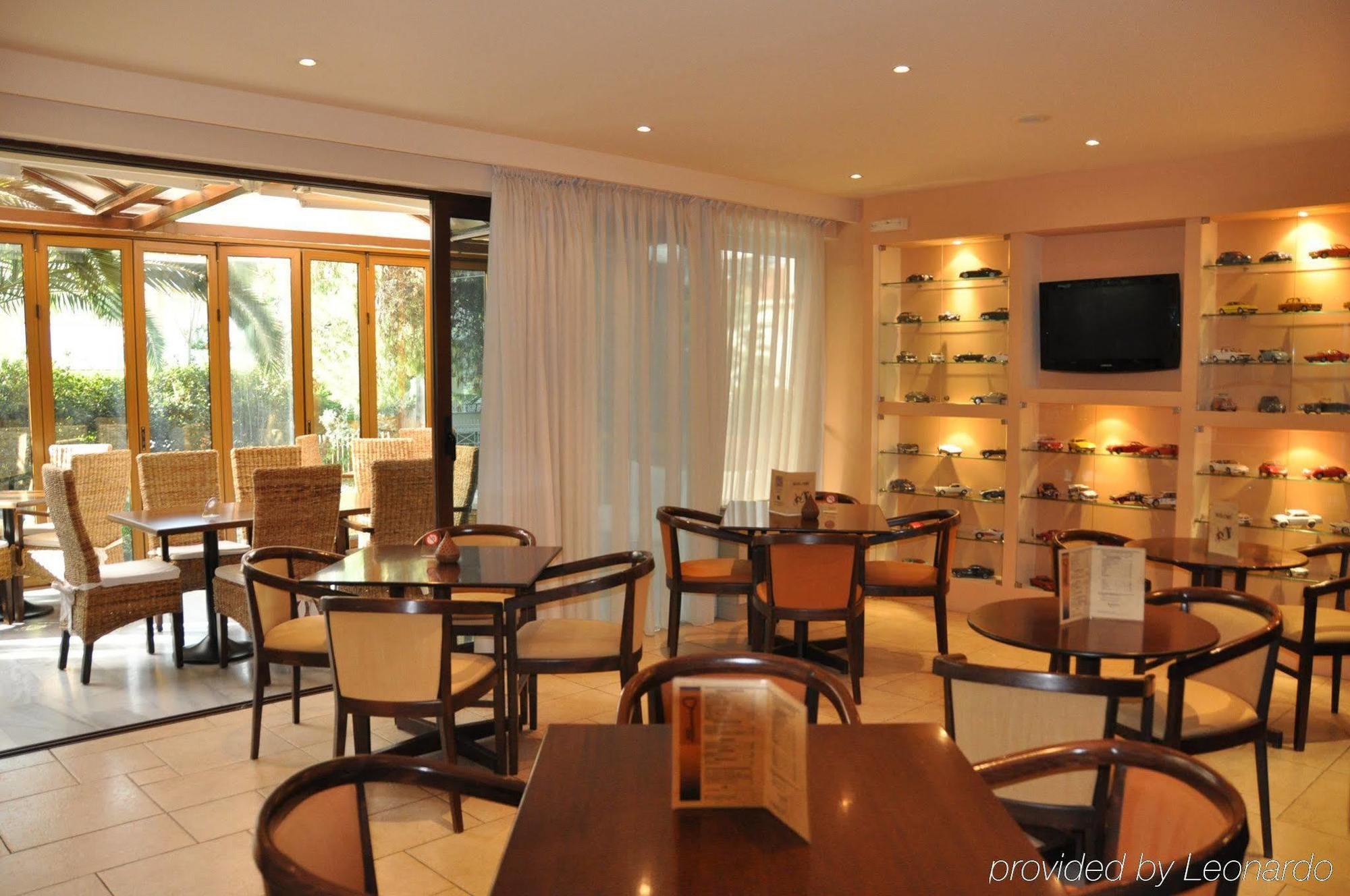 Hotel Chris Athena Restoran foto