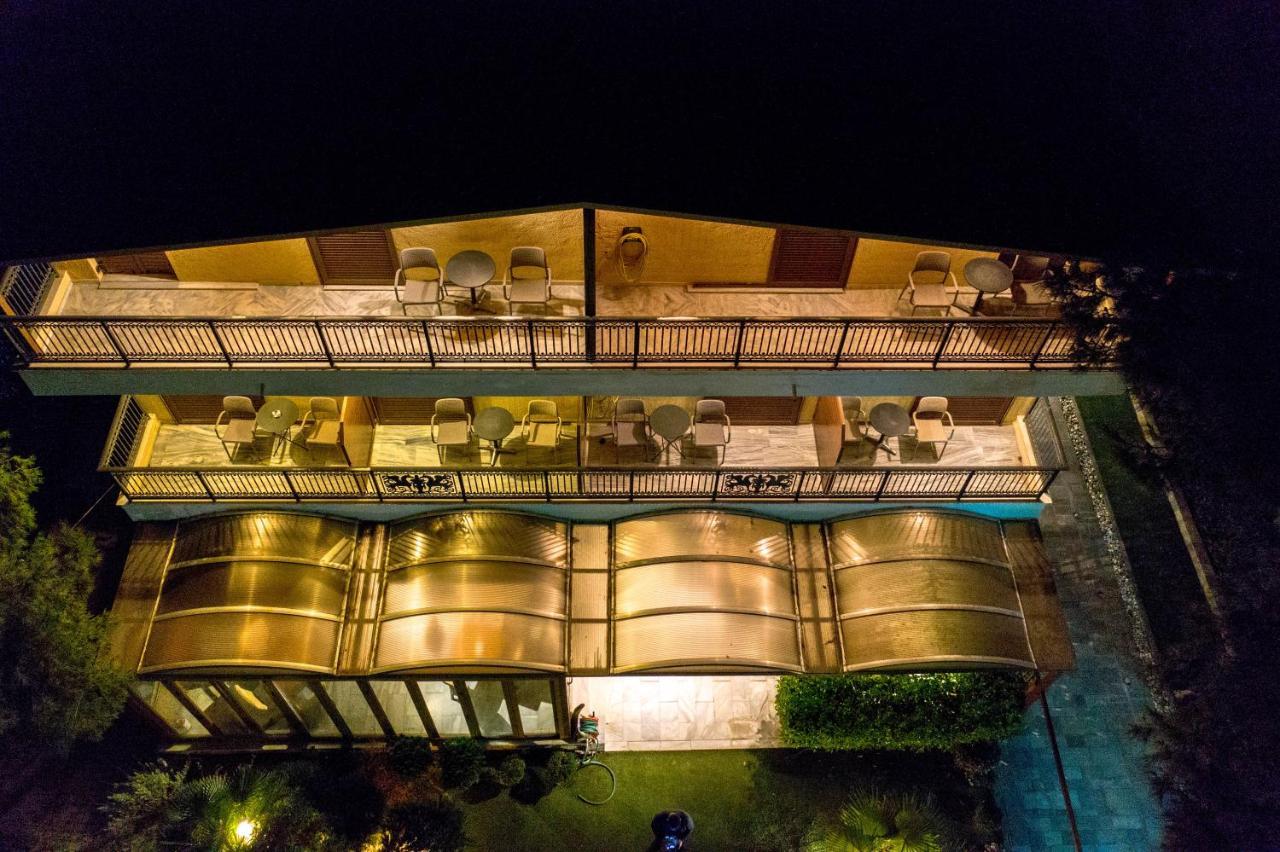 Hotel Chris Athena Bagian luar foto