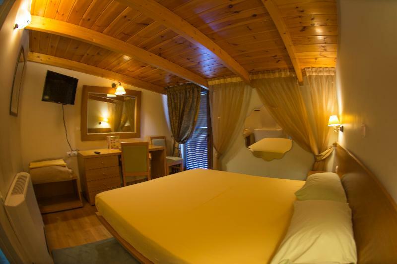 Hotel Chris Athena Bagian luar foto